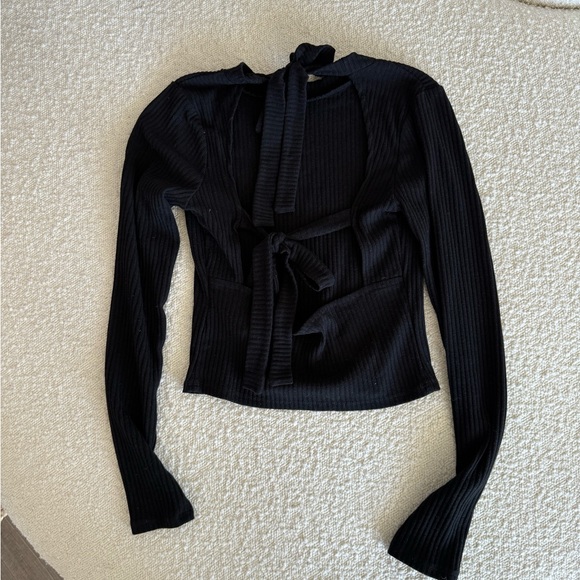 Black Tie-Back Crop Top - Picture 4 of 4